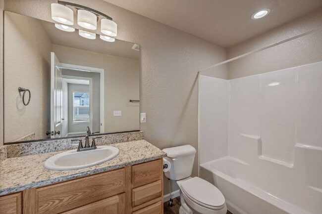 Building Photo - Like New Single Family Home!