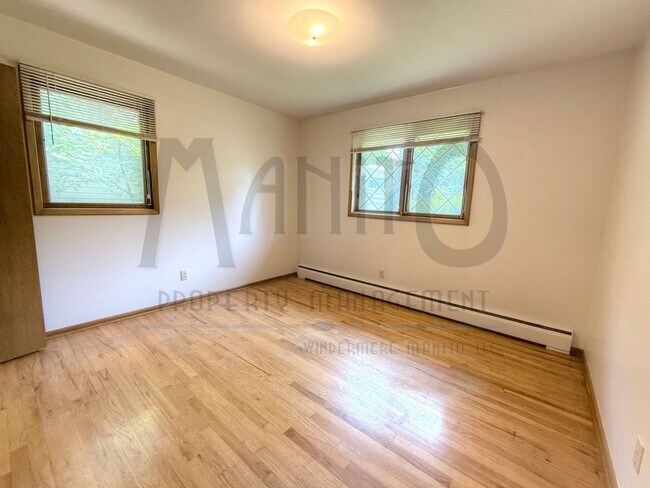 Building Photo - South Hill Red Brick Rancher