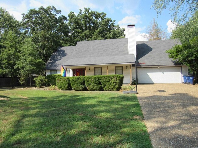 Primary Photo - 32 Cinderwood Cove