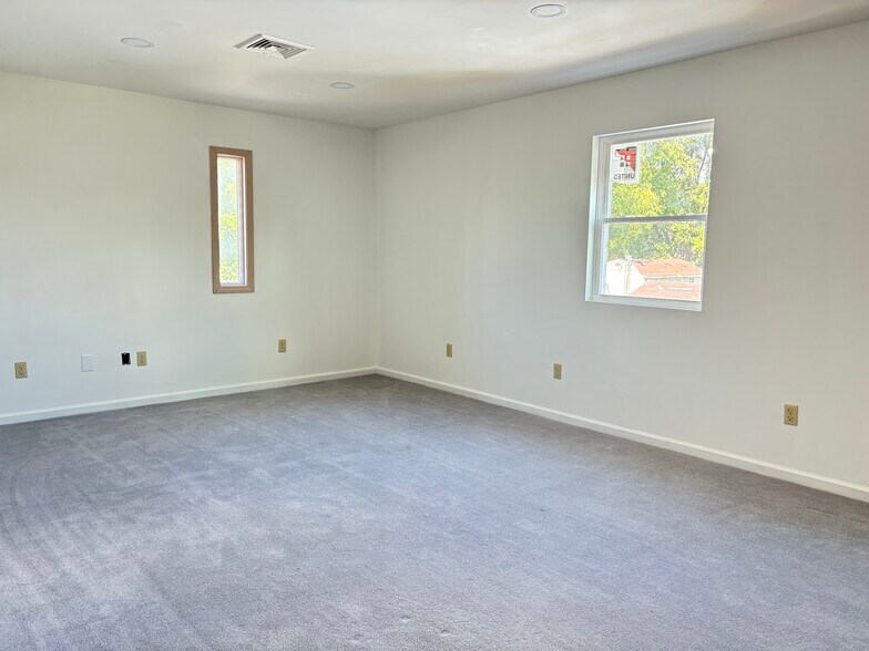 Building Photo - 830 Johnson Ave