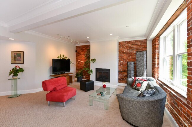 Building Photo - 13756 Arnold Dr