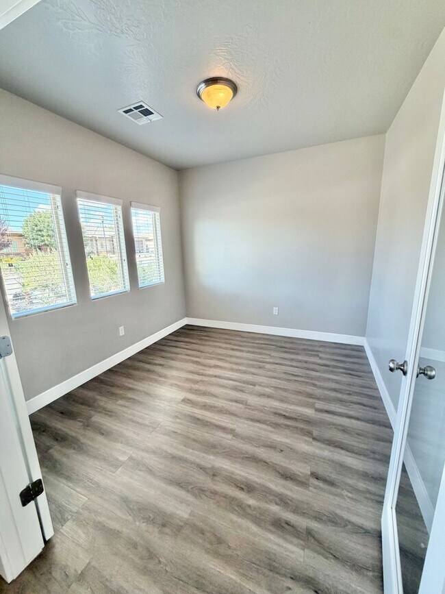 Building Photo - 5973 S Kastra Ln