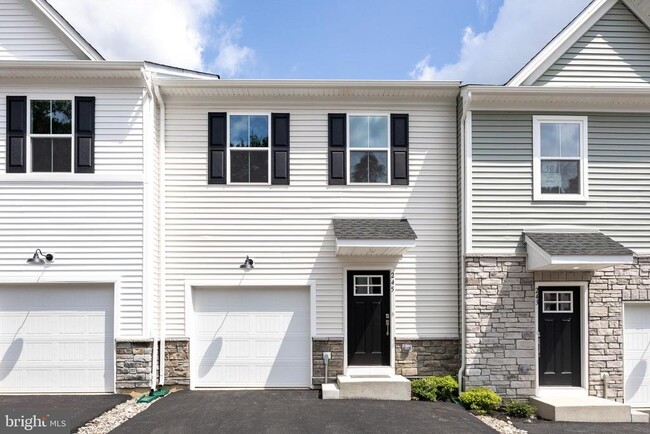 Building Photo - 245 Talucci Dr