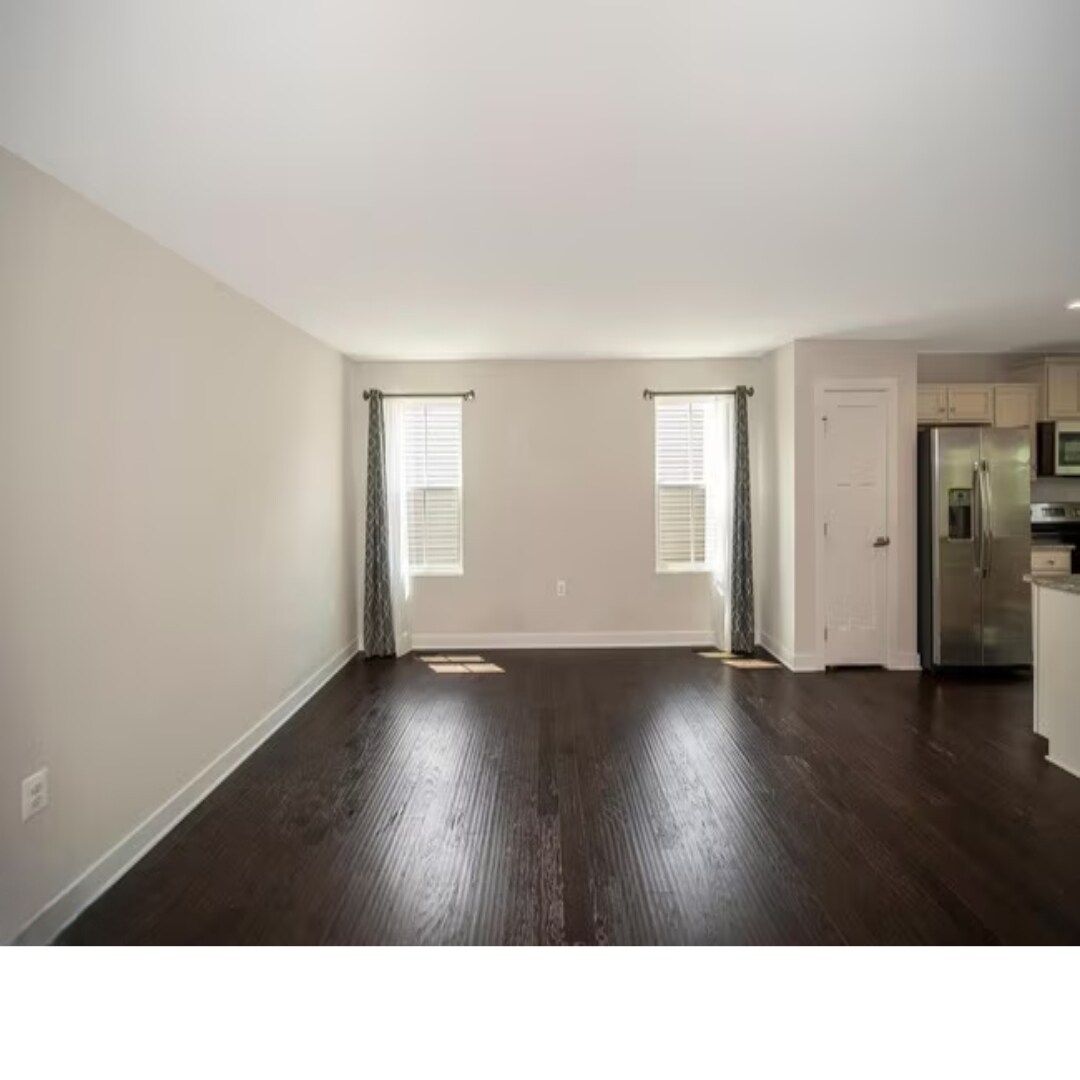 Building Photo - 11360 Emerald Dr