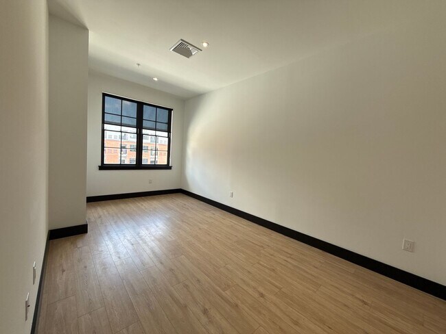 Building Photo - Watermark Residences