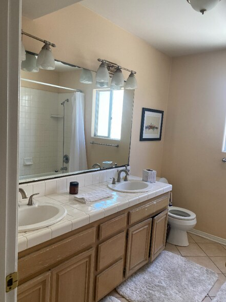 Building Photo - 212 N Catalina Ave