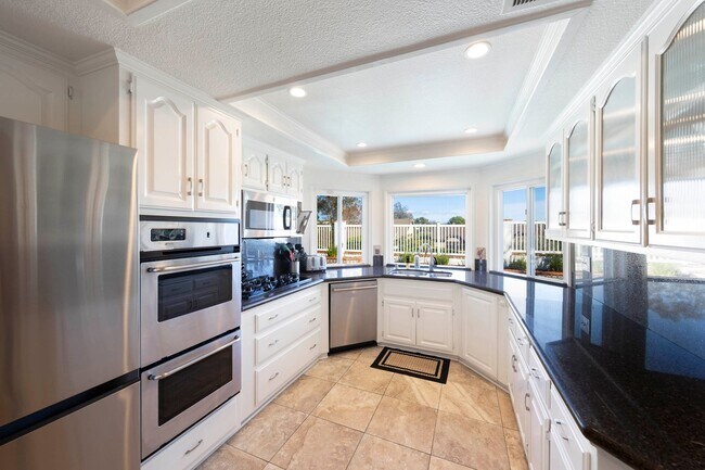 Building Photo - 30932 Colonial Pl