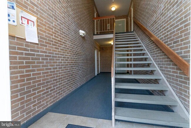 Building Photo - 105 Westwick Ct