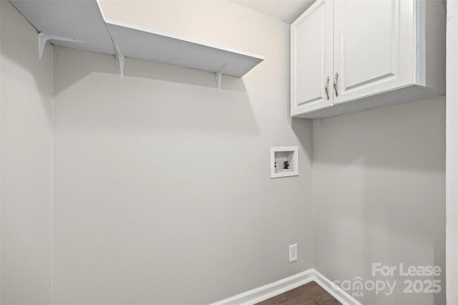 Building Photo - 1127 W 5th Ave