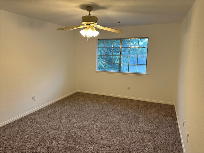 Building Photo - 2627 Double Lake Dr