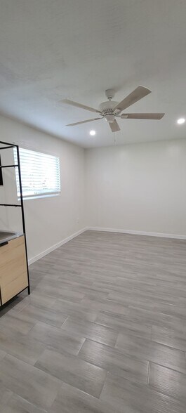Building Photo - 600 SW 70th Ave