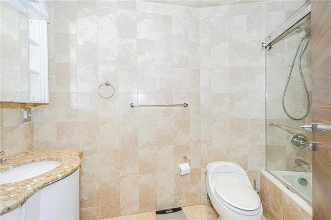 Building Photo - 3567 Shore Pkwy