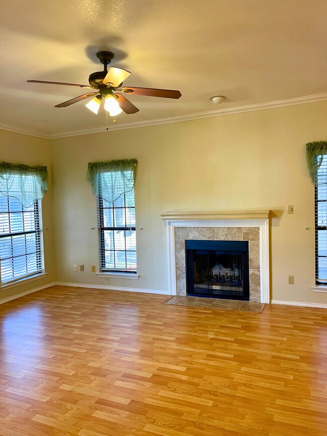 Building Photo - 11839 Parliament Dr