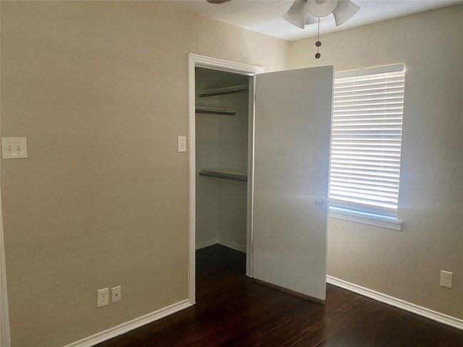 Building Photo - 1211 Stone Dr