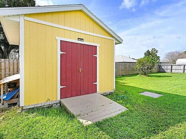 Building Photo - Remodeled Home Near Schools
