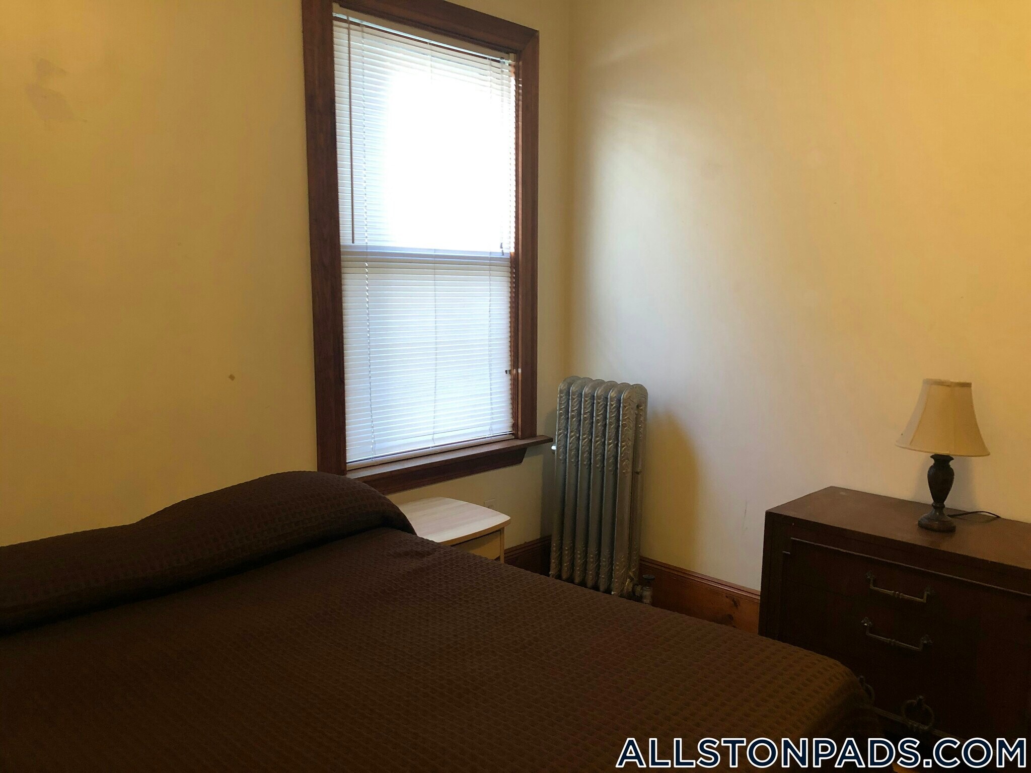 Building Photo - 36 Linden St