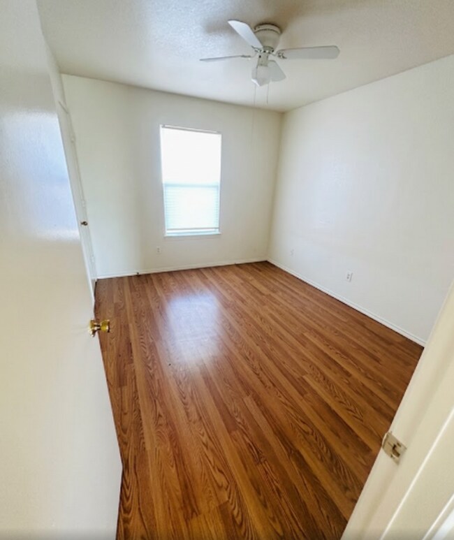 Building Photo - 1111 Horizon Dr