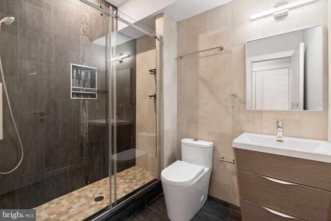 Building Photo - 2142 Master St