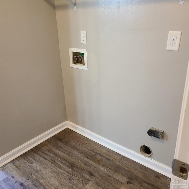 Building Photo - 910 N De Villiers St