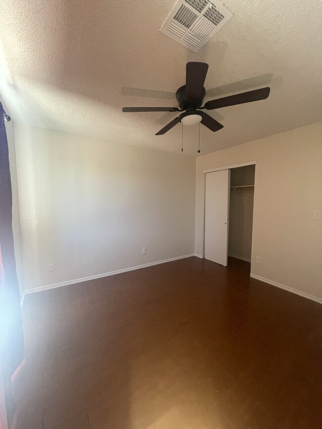 Building Photo - 1832 Shreya St