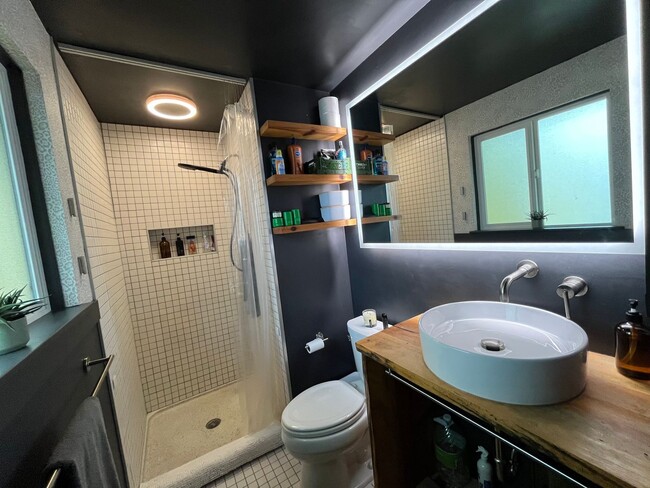Building Photo - Midcentury modern 4-bedroom, 3-bathroom ho...