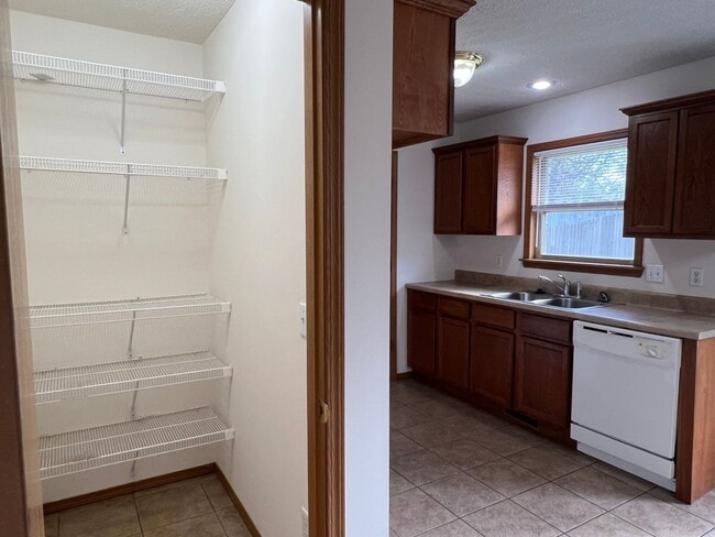 Building Photo - Great Nixa Location!