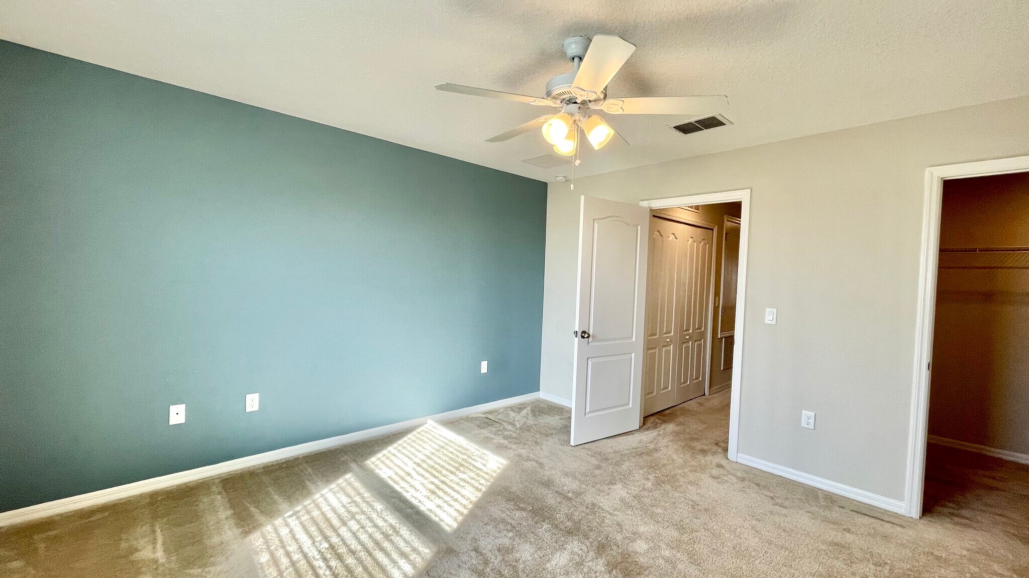 Building Photo - 301 Primrose Dr
