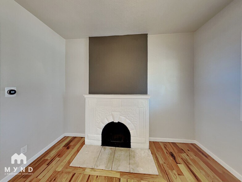 Building Photo - 2426 S Acoma St