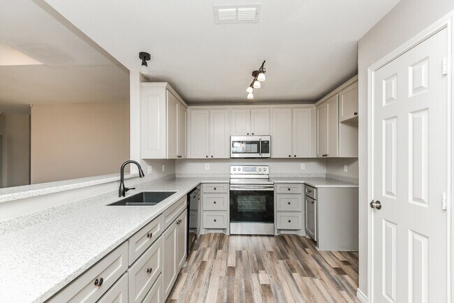 Building Photo - 7116 Cattle Dr