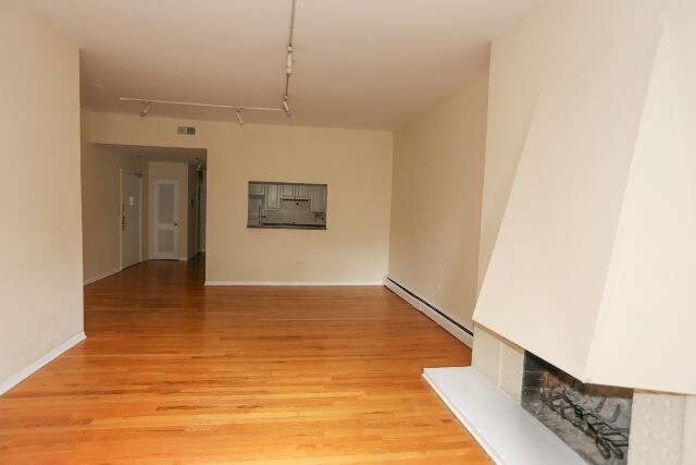 Building Photo - 1424 N Dearborn St