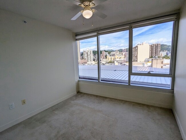Building Photo - Symphony 2 Bed, 2 Bath, 1 Parking, Mountain views in Kakaako