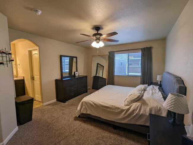 Master bedroom - 5644 Shamrock Hts