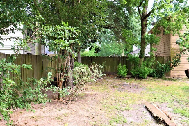 Building Photo - 7718 High Village Dr