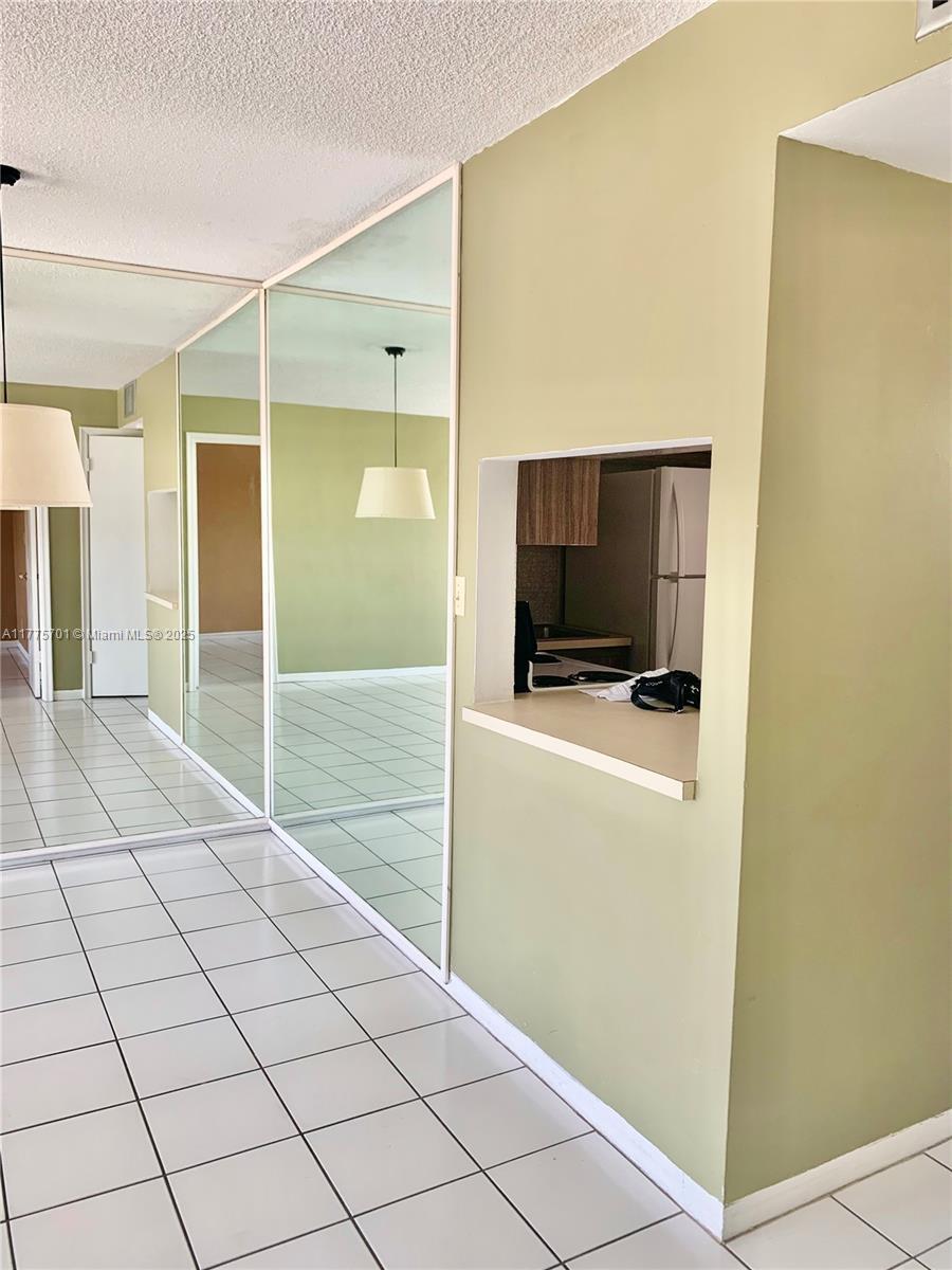Building Photo - 20201 NE 29th Ct