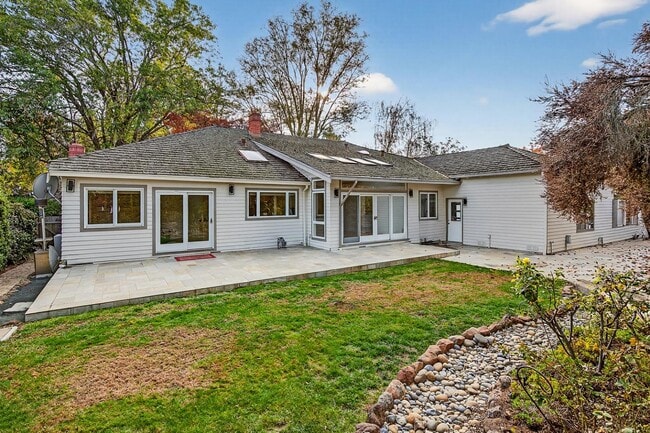 Building Photo - 860 Monte Rosa Dr