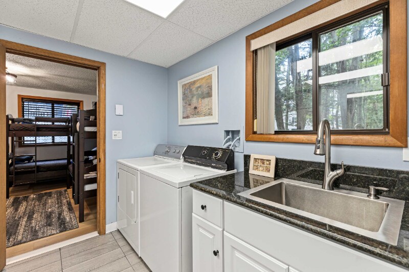 Building Photo - 2174 Lakeview Dr E