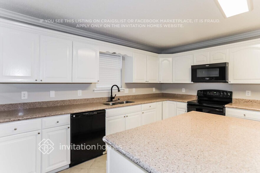 Building Photo - 1828 Lariat Dr