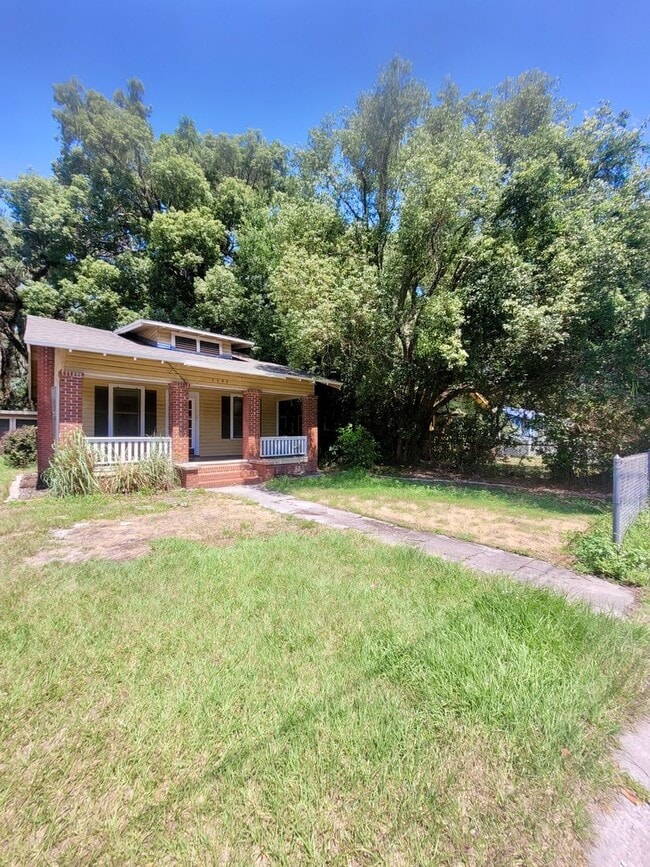 Building Photo - Charming 2 bed 1 bath in Historic District...