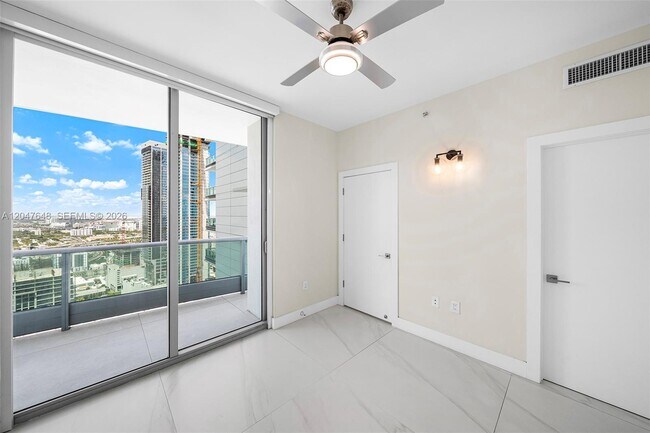 Building Photo - 900 Biscayne Blvd