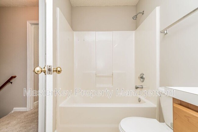 Building Photo - 104 Taylor Glen Dr