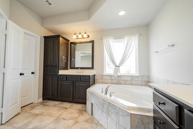 Building Photo - Your Royse City Retreat Awaits!