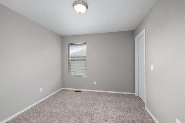 Building Photo - 5468 Yew St W