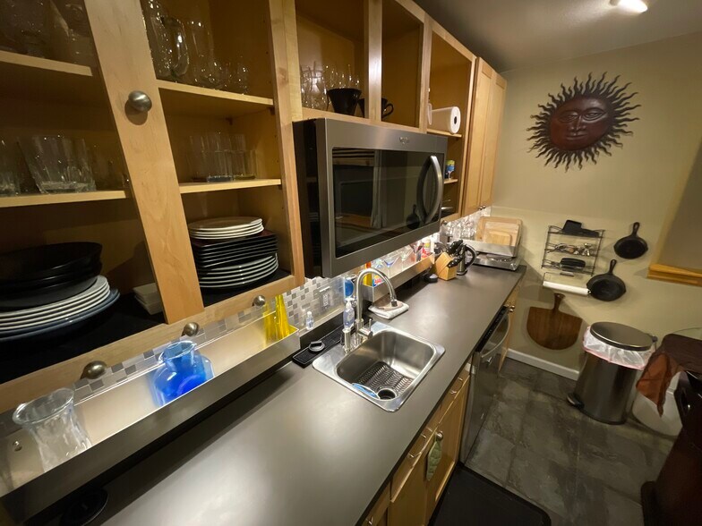 Building Photo - 1887 Hunters Dr