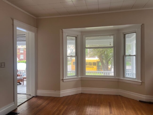 Building Photo - 943-945 Dewey Ave