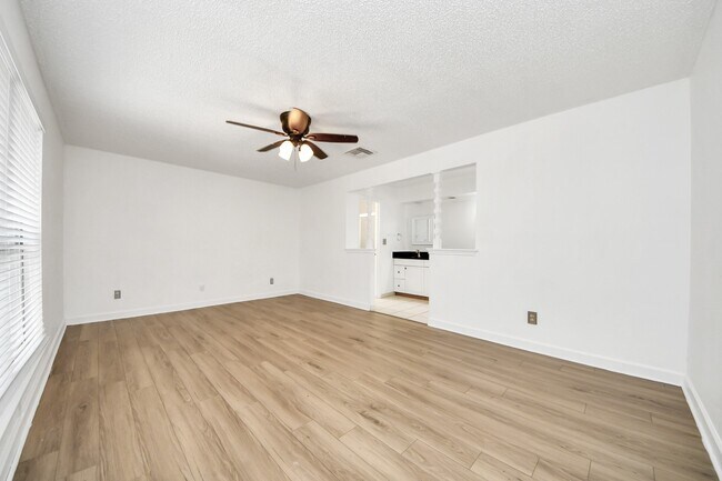 Building Photo - 6230 Grandvale Dr