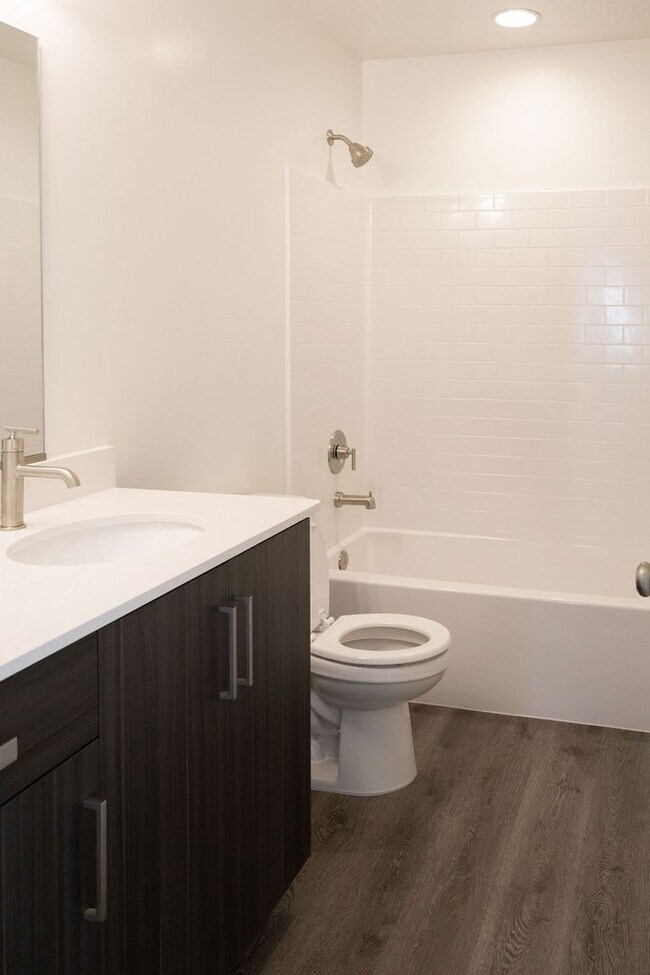 Building Photo - Spacious 4-Bed Home in Sage Canyon