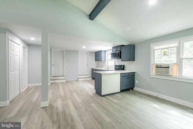 Building Photo - 1425 Manor Rd