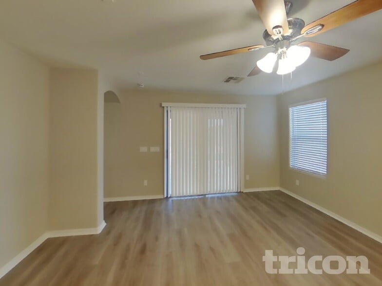 Building Photo - 25760 W Valley View Dr