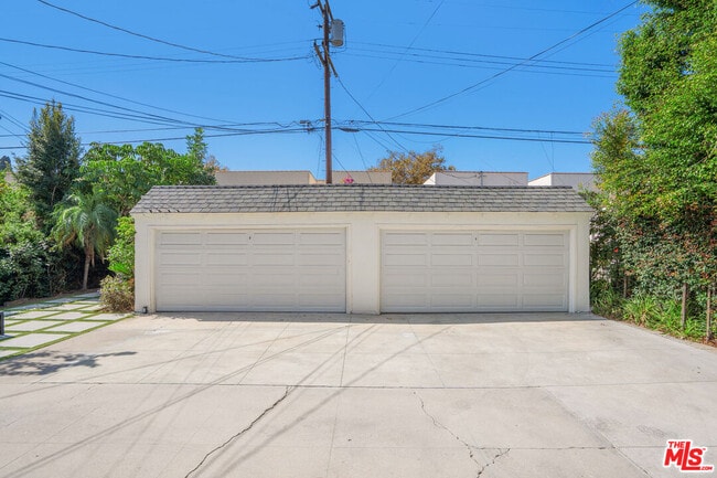 Building Photo - 135 N Orange Dr