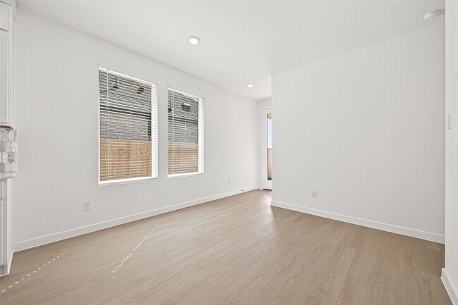 Building Photo - 6619 Sunset Velvet Dr